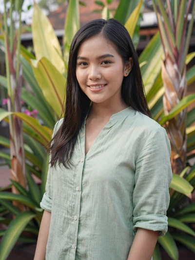 Nattaya, 26, Thai woman in green blouse in Chiang Mai garden - Thai dating etiquette profile