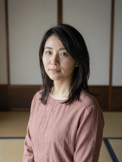 Saori, 34, Japanese woman in rose top inside a Kyoto tea house - Japanese family traditions dating profile