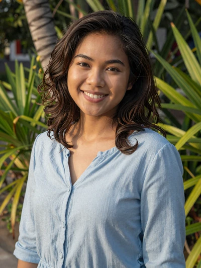 Camille, 27, Filipino woman in light blue blouse near Cebu tropical garden - Filipino long-distance dating profile